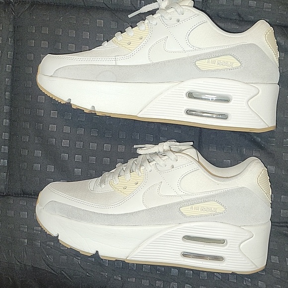 Nike Air Max Women's 90 LV8 color Sail/Phantom/Light Orewood Brown - Picture 5 of 9